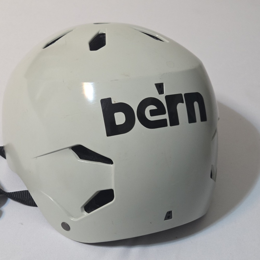 Bern Macon 2.0 Ski and Snowboard Helmet for Men and Women - Gloss White, Medium